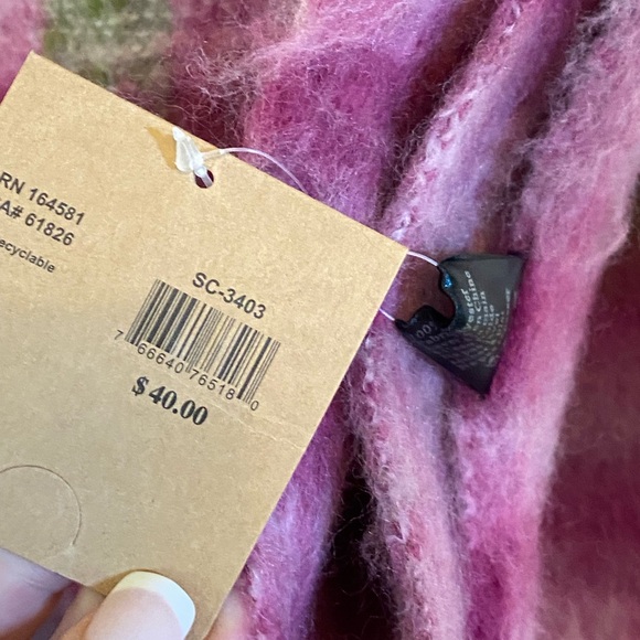 NWT Just Cozy blanket scarf - Picture 4 of 9
